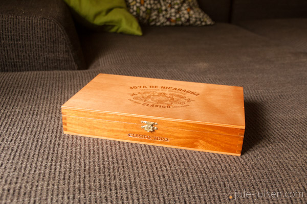 Zigarrenkiste aus Holz, geschlossen Zigarrenkiste aus Holz, geschlossen