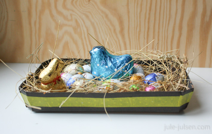 Osterkoerbchen aus Pappobstschale mit Washi Tape beklebt Osterkoerbchen aus Pappobstschale mit Washi Tape beklebt