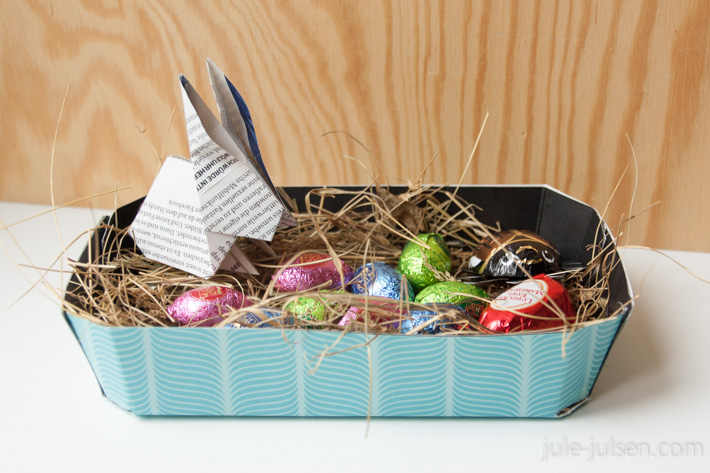 Osterkoerbchen aus Pappobstschale beklebt mit Geschenkpapier Osterkoerbchen aus Pappobstschale beklebt mit Geschenkpapier