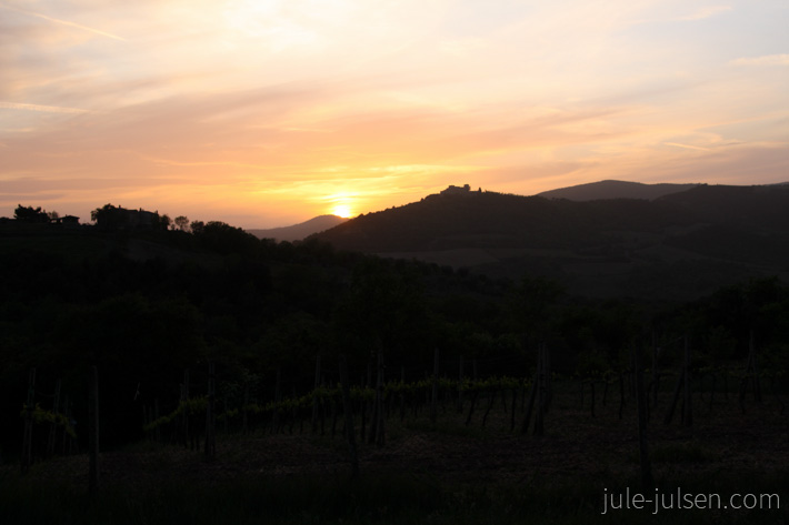 Sonnenuntergang in den Bergen nördlich des Monte Amiata