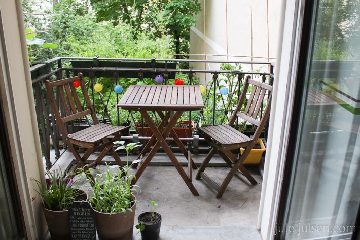 Blick auf den Balkon von unserer Wohnung aus