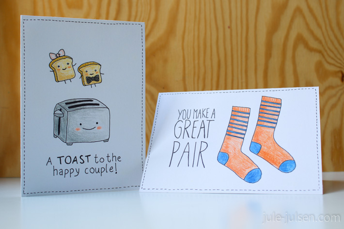 zwei selbstgemachte Glueckwunschkarten zur Hochzeit, links: Karte mit zwei Toastbroten und der Aufschrift zwei selbstgemachte Glueckwunschkarten zur Hochzeit, links: Karte mit zwei Toastbroten und der Aufschrift