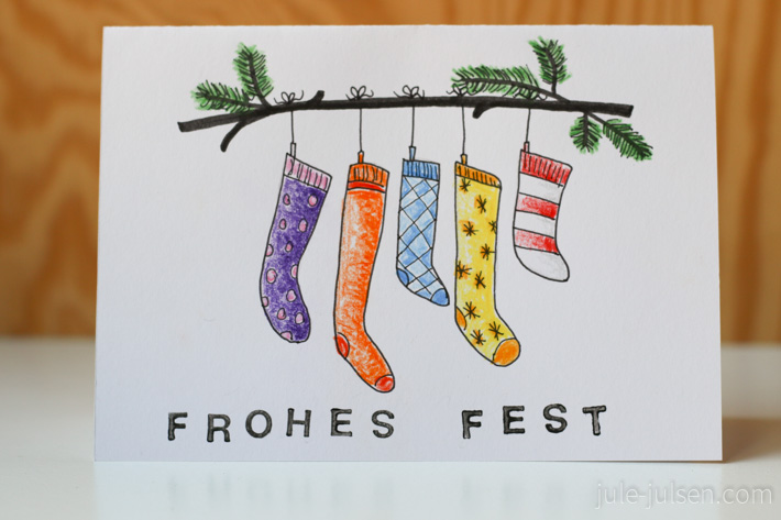 gezeichnete Weihnachtskarte mit verschiedenen bunten Socken gezeichnete Weihnachtskarte mit verschiedenen bunten Socken