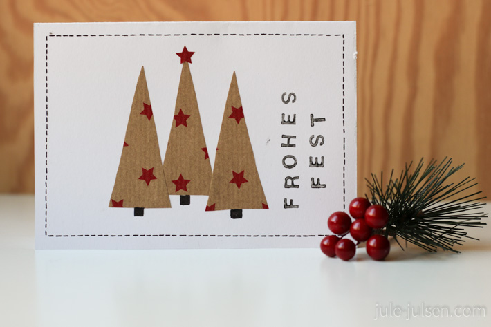 Weihnachtskarte mit drei Tannenbaeumen aus Geschenkpapier mit Sternen Weihnachtskarte mit drei Tannenbaeumen aus Geschenkpapier mit Sternen