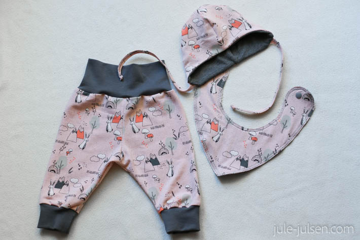 Babyset Hase mit Muetze, Halstusch und Hose Babyset Hase mit Muetze, Halstusch und Hose