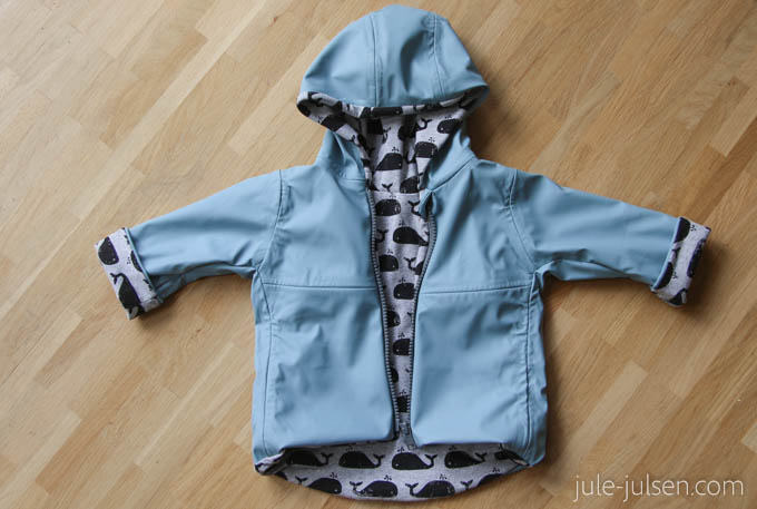 selbstgenähe Kinderregenjacke mit Innenfutter aus Jersey selbstgenähe Kinderregenjacke mit Innenfutter aus Jersey