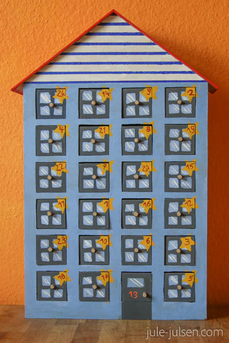 Häuschen aus Sperrholz als Adventskalender Häuschen aus Sperrholz als Adventskalender