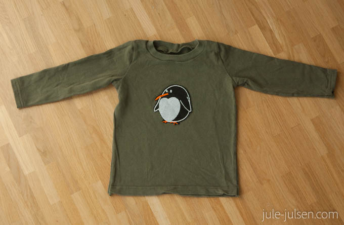 Upcycling Kinderpulli aus altem T-Shirt mit Pinguin Patch Upcycling Kinderpulli aus altem T-Shirt mit Pinguin Patch
