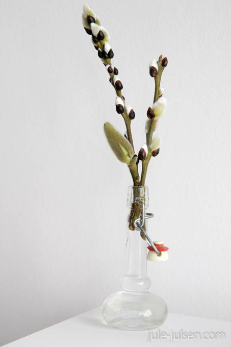 diy Osterstrauss aus Magnolienzweig und Weidenkaetzchen diy Osterstrauss aus Magnolienzweig und Weidenkaetzchen