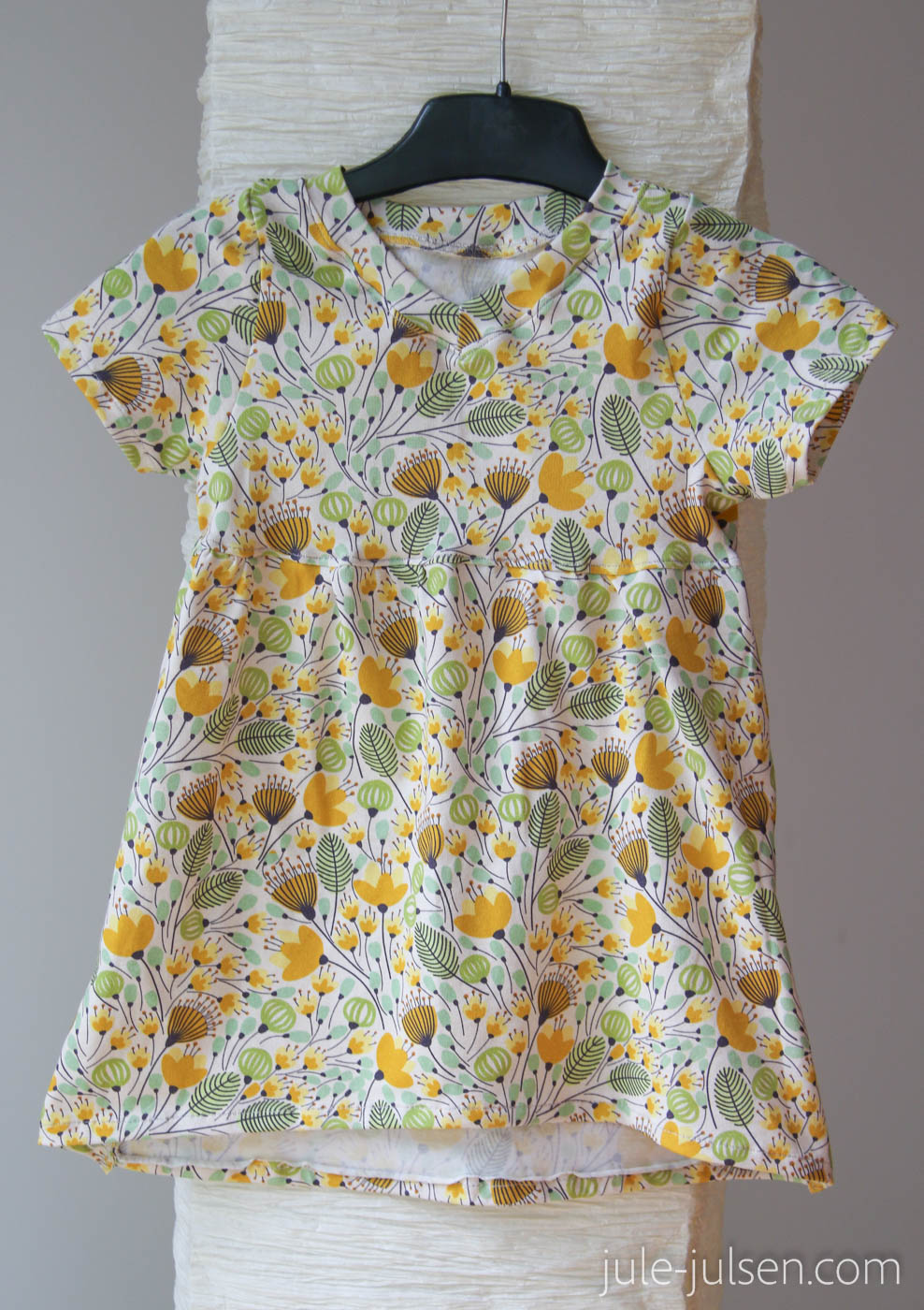 Sommerkleid für Maedchen, Gr. 86, Jersey mit gelben Blumen Sommerkleid für Maedchen, Gr. 86, Jersey mit gelben Blumen