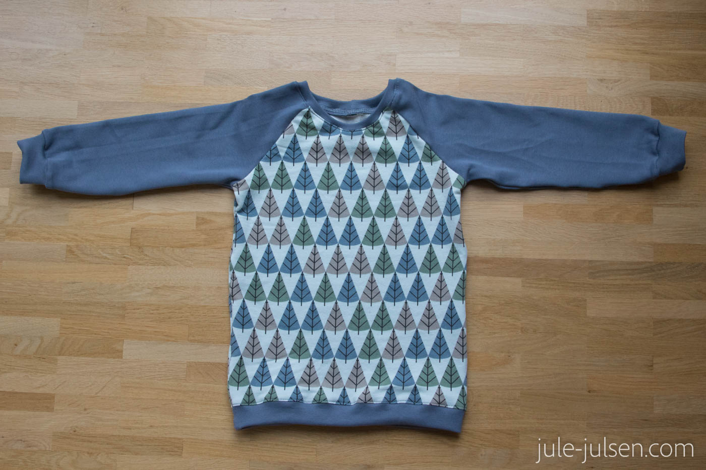 diy Raglan Pullover mit graphischen Tannenmuster diy Raglan Pullover mit graphischen Tannenmuster