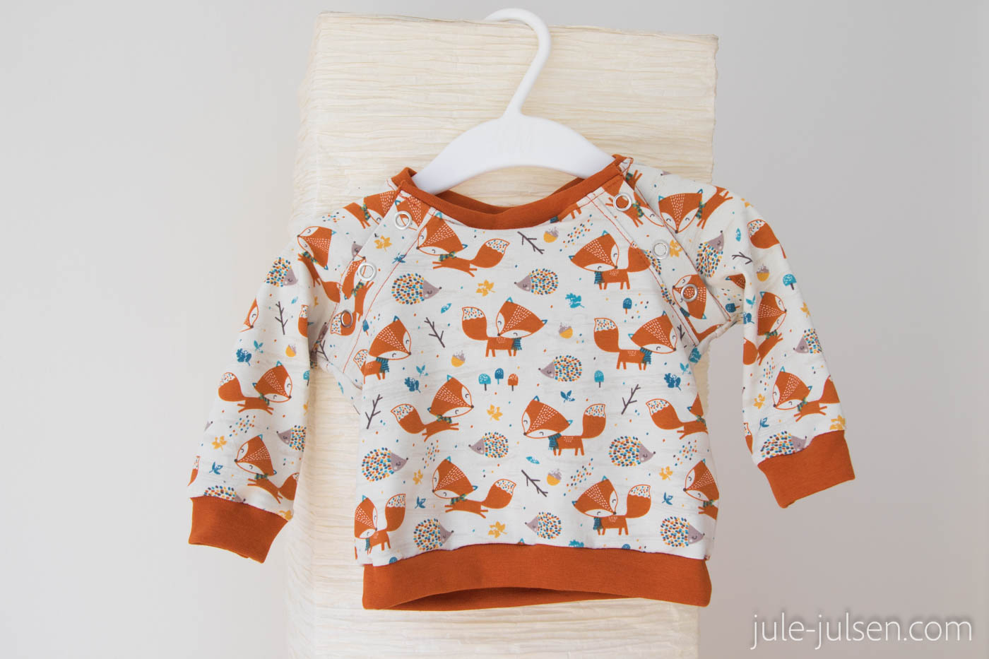 diy Pulli für Babys mit doppelter Knopfleiste diy Pulli für Babys mit doppelter Knopfleiste