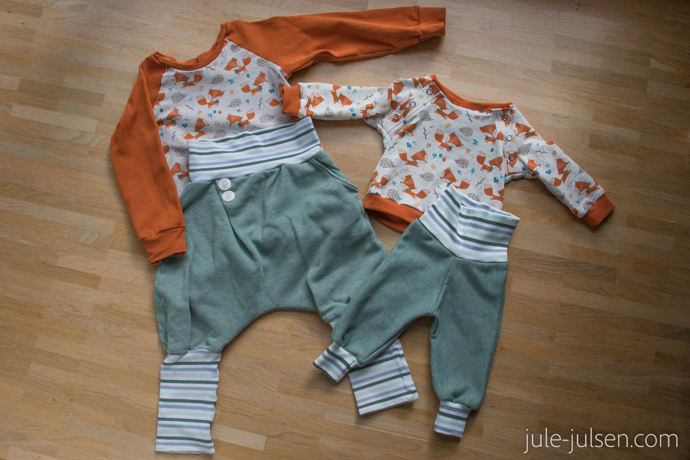 Geschwisteroutfit fuer den Herbst: Raglanpullover und Knickebocker fuer die große Maus und Pulli mit Knopfleiste und Minibuxe fuer die kleine Maus Geschwisteroutfit fuer den Herbst: Raglanpullover und Knickebocker fuer die große Maus und Pulli mit Knopfleiste und Minibuxe fuer die kleine Maus