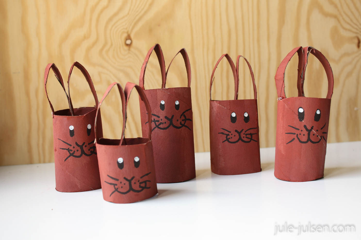 diy Osterhasen gemacht aus Klopapierrollen