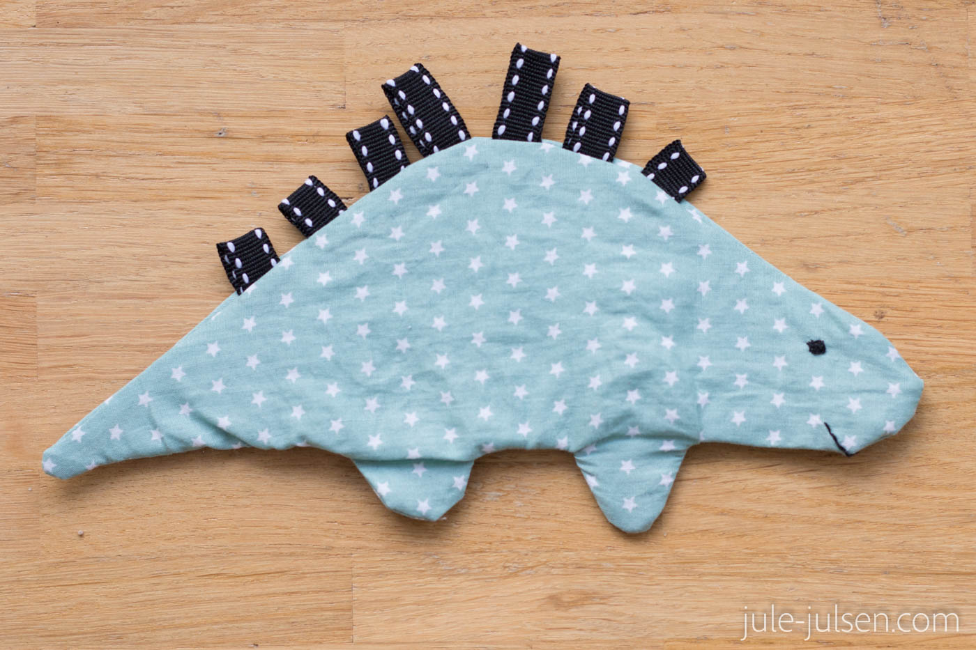 diy Knisterdinosaurier fuer Babys diy Knisterdinosaurier fuer Babys