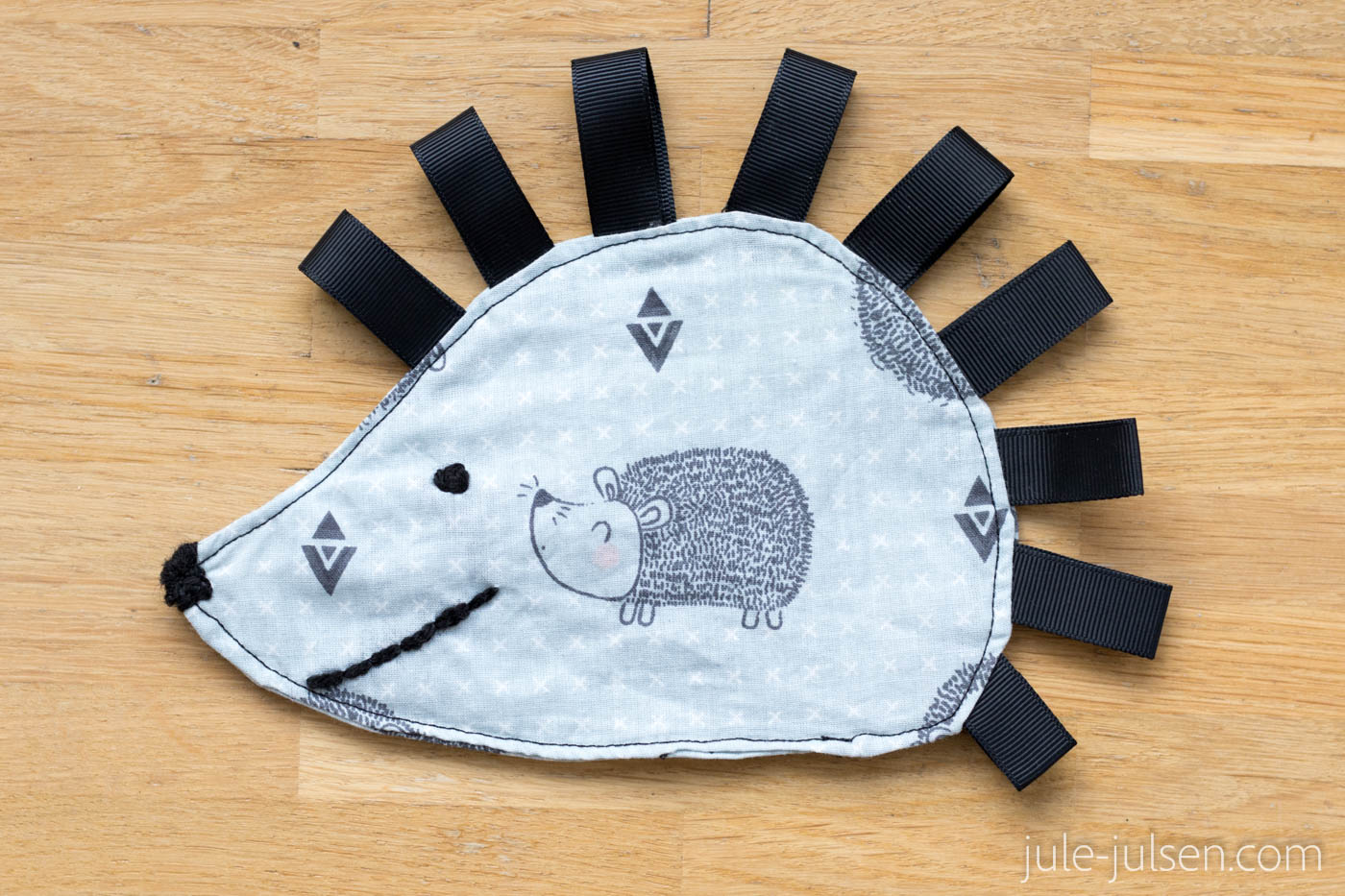 diy Knistertuch Igel fuer Babys diy Knistertuch Igel fuer Babys